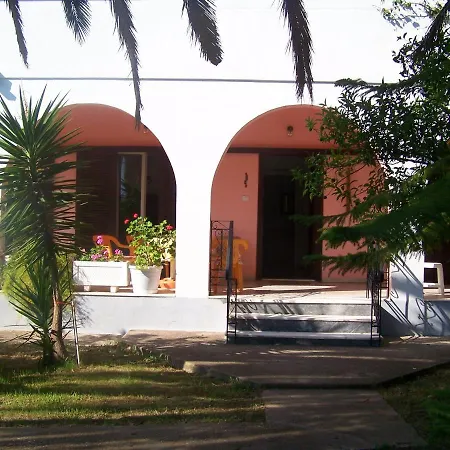 Welcoming House In With Enclosed Garden Ferienhaus Kakovatos (Elis)