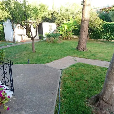 Welcoming House In With Enclosed Garden Дом отдыха
